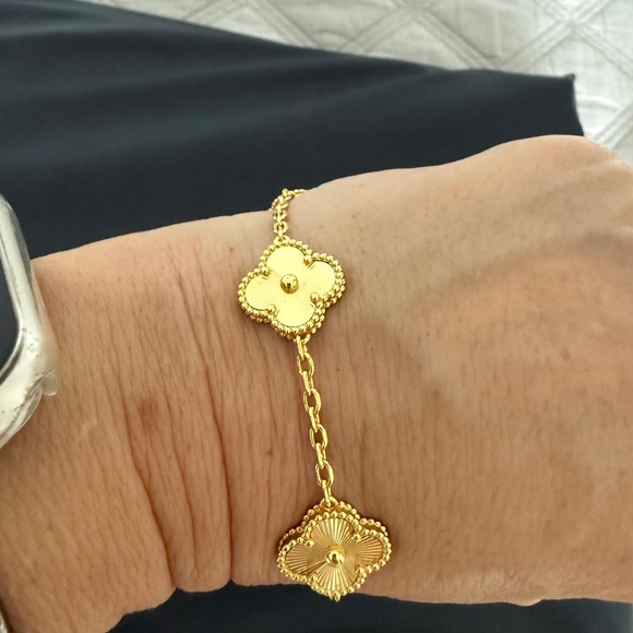 Clover Bracelet - Gold Plated Stainless Steel - NWOT - Picture 5 of 5